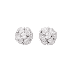 Boucles d'oreilles CHANEL "Camélia" en or blanc et diamants - Castafiore