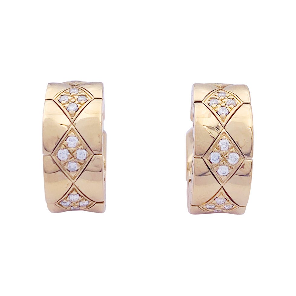 Boucles d'oreilles Chanel, "Matelassé" en or jaune et diamants. - Castafiore