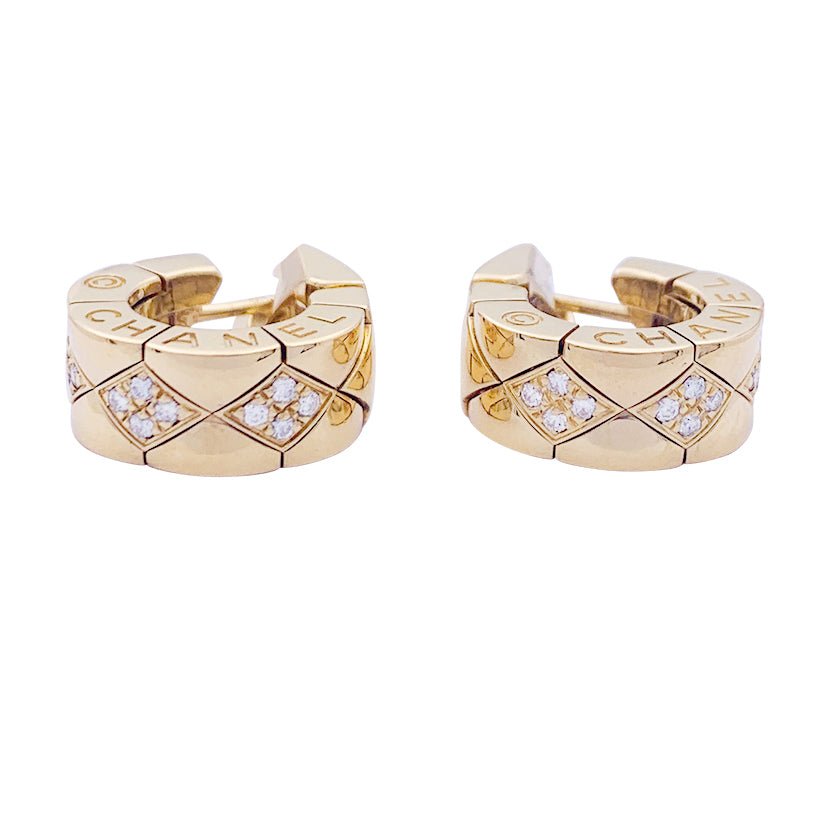 Boucles d'oreilles Chanel, "Matelassé" en or jaune et diamants. - Castafiore
