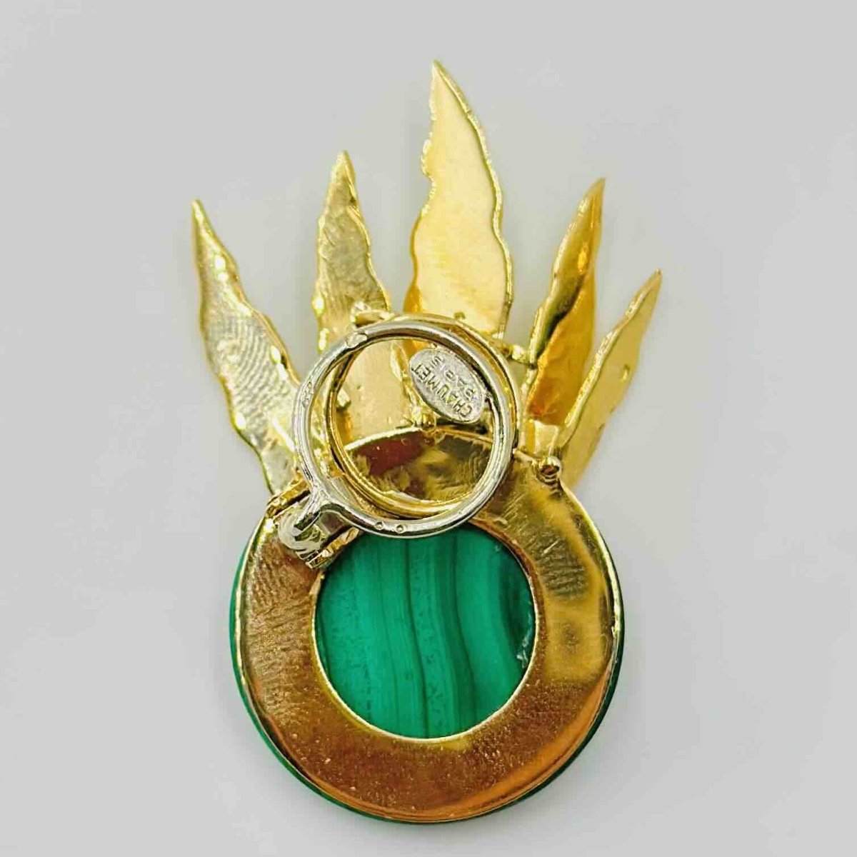 Boucles d'oreilles CHAUMET en or jaune et malachite - Castafiore