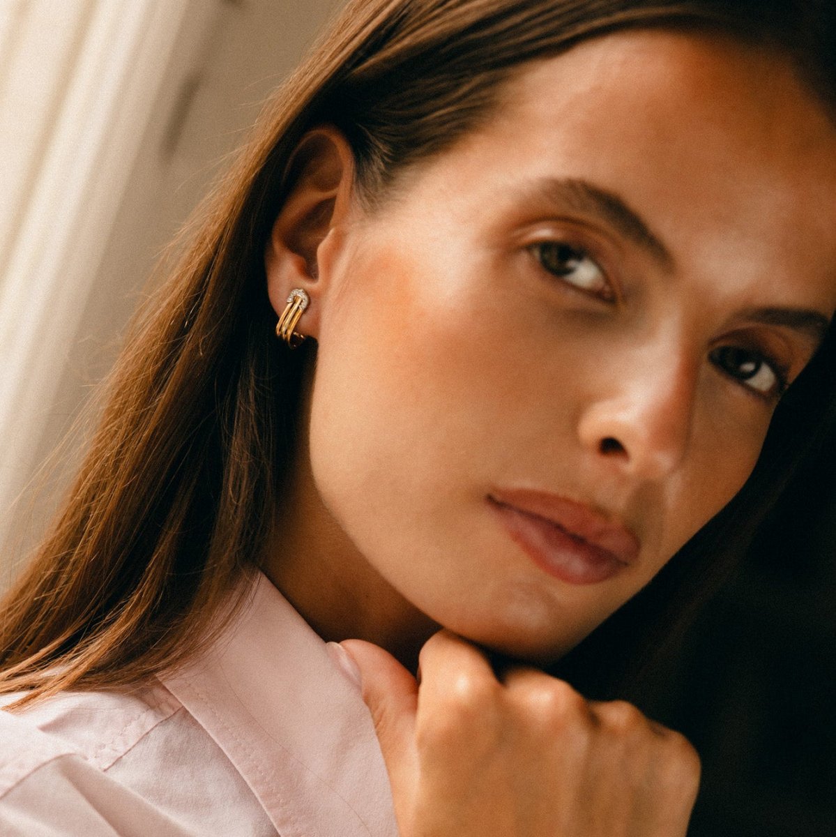 Boucles d'oreilles Clip CARTIER "C de Cartier" en or blanc, or jaune et or rose - Castafiore