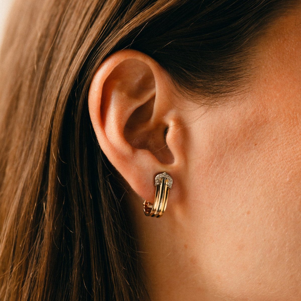 Boucles d'oreilles Clip CARTIER "C de Cartier" en or blanc, or jaune et or rose - Castafiore
