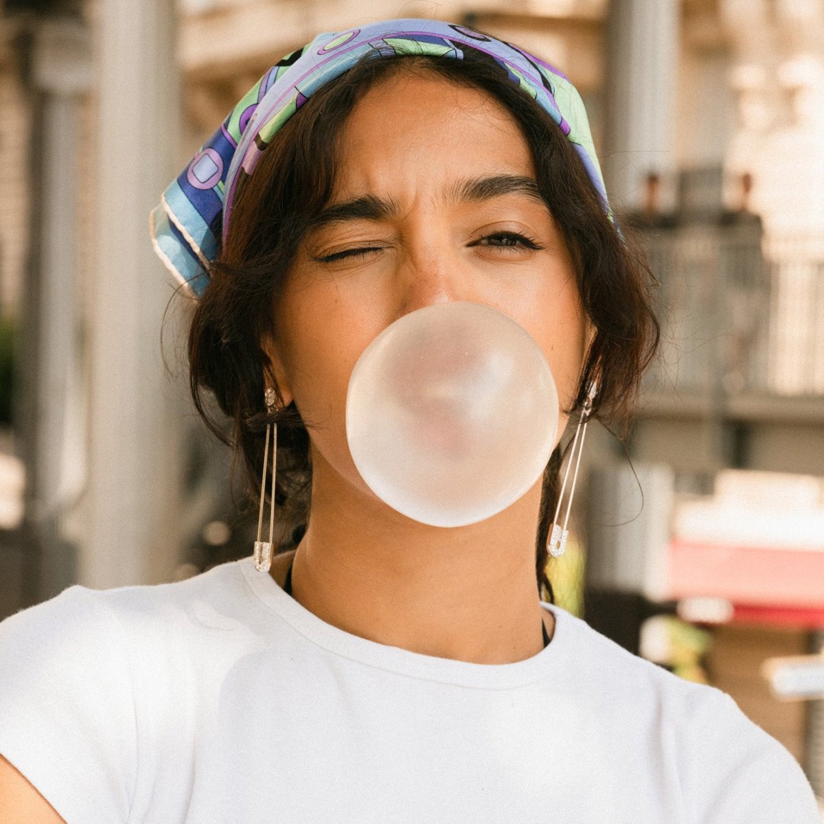 Boucles d'oreilles Clip CHANEL en or blanc et diamants - Castafiore