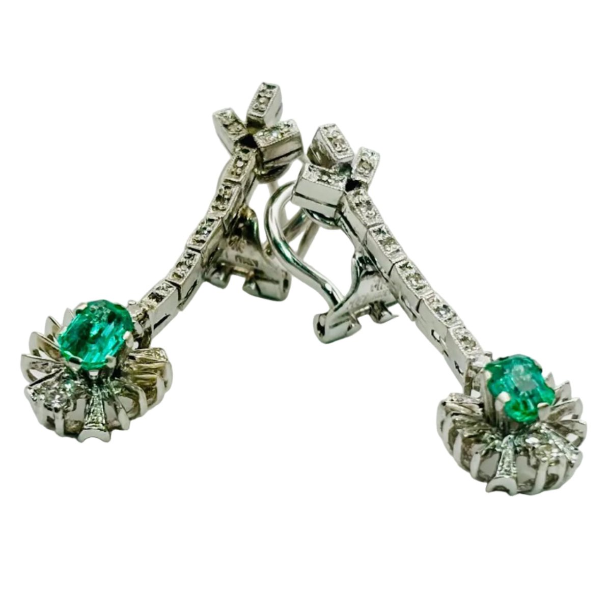 Boucles d'oreilles Clip en or blanc, émeraudes, et diamants - Castafiore