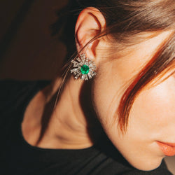 Boucles d'oreilles Clip en or blanc, platine, émeraudes de Colombie et diamants - Castafiore