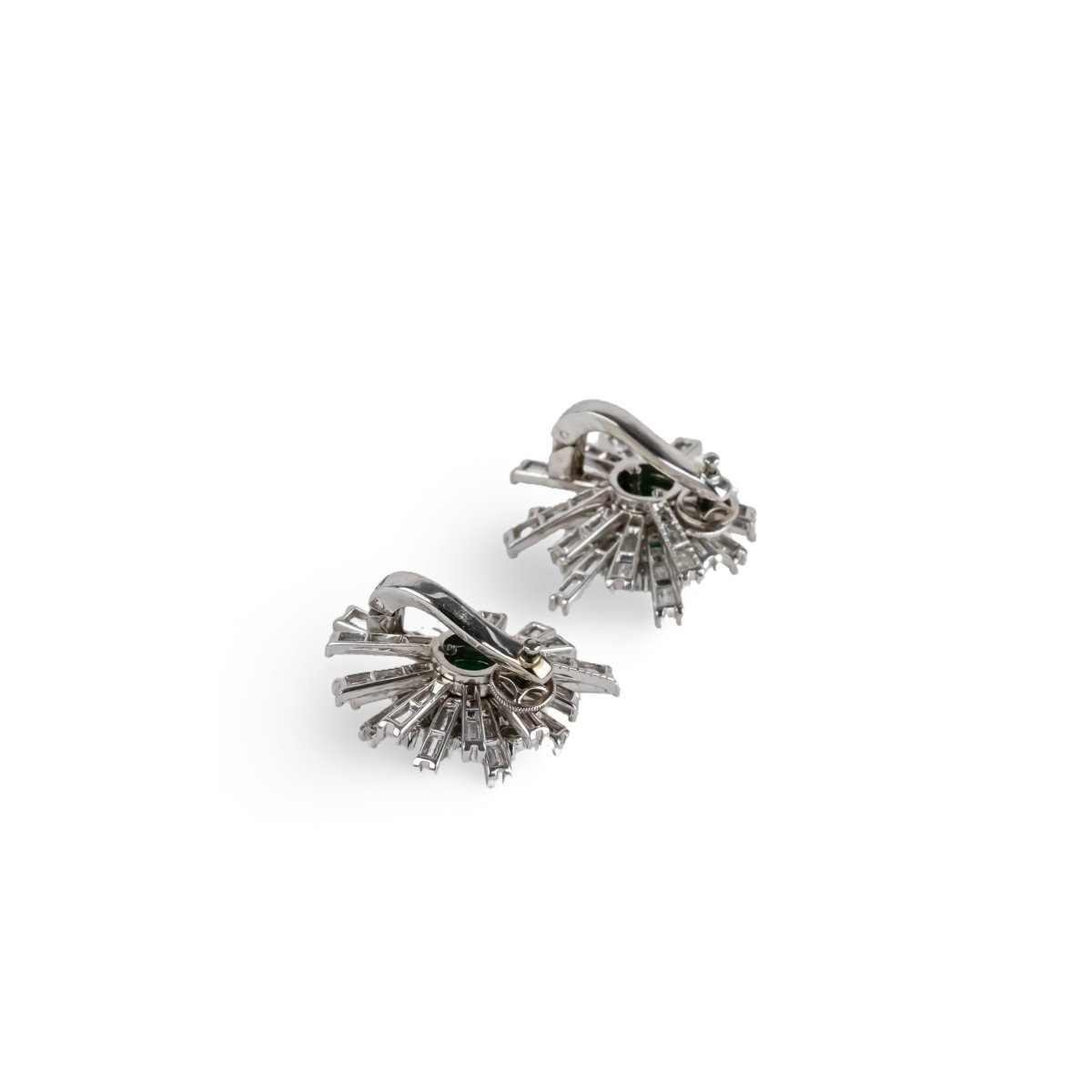 Boucles d'oreilles Clip en or blanc, platine, émeraudes de Colombie et diamants - Castafiore