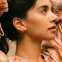 Boucles d'oreilles Clip MECAN ELDE en or jaune, saphirs et diamants - Castafiore