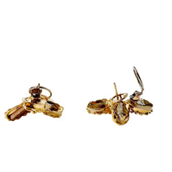 Boucles d'oreilles Clips CHAUMET en or jaune et pastilles de corail - Castafiore