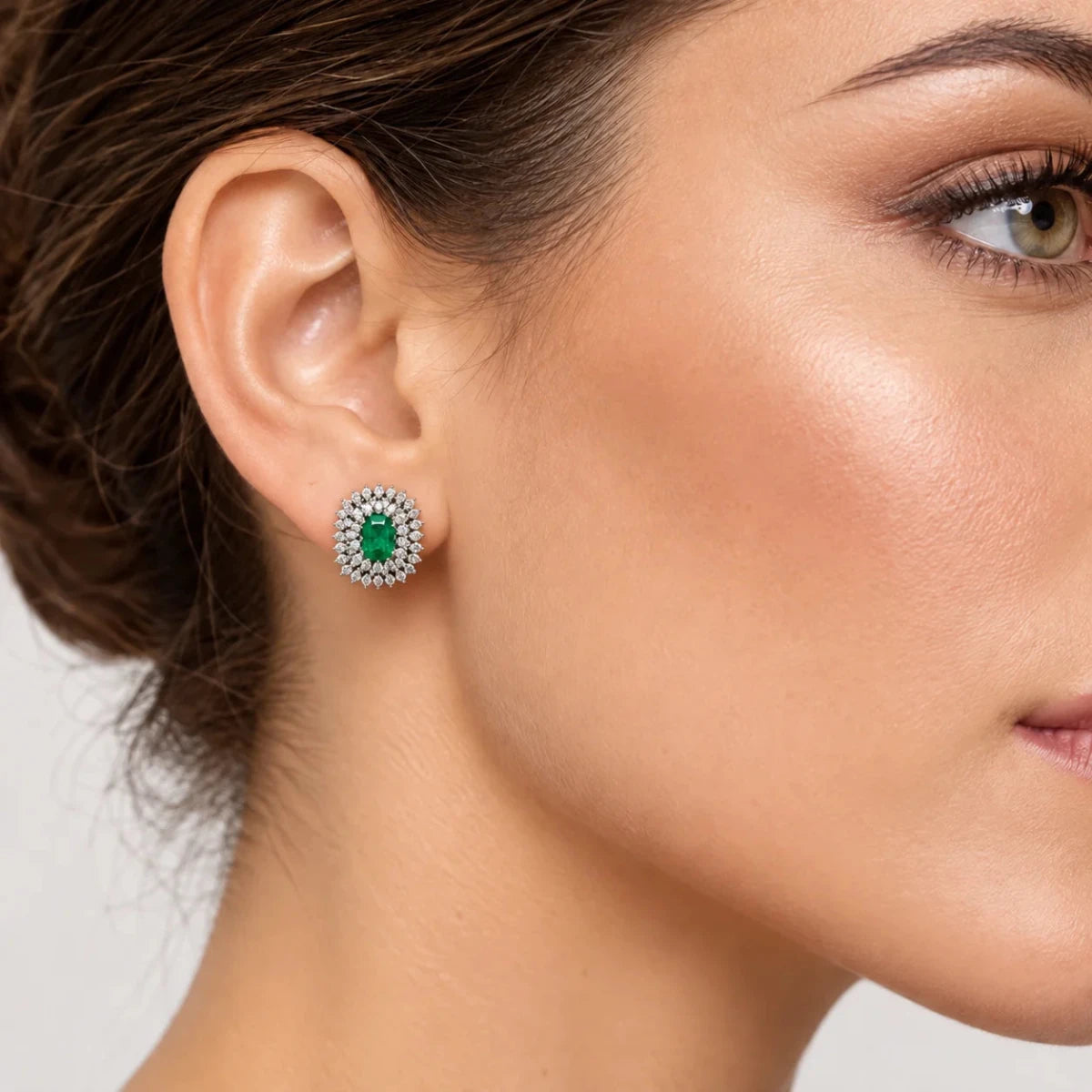 Boucles d'oreilles Clips en or blanc, émeraudes et diamants - Castafiore