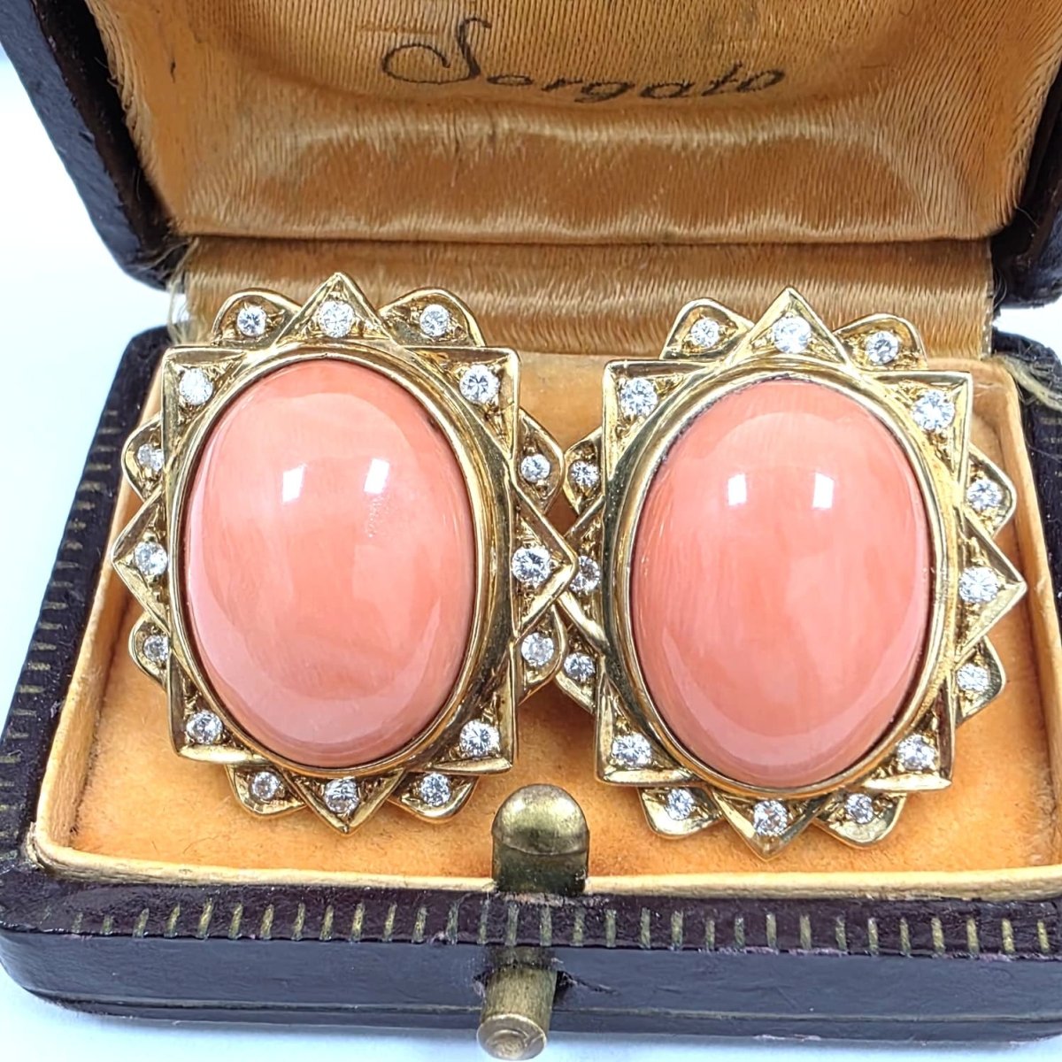 Boucles d'oreilles Clips en or jaune, corail et diamants - Castafiore