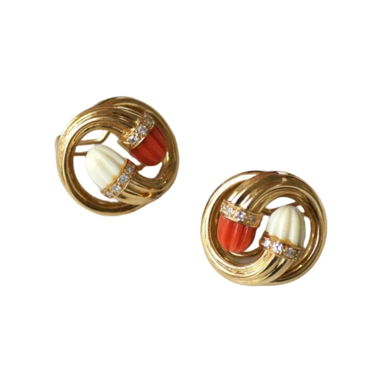 Boucles d'oreilles Clips en or jaune, corail et diamants - Castafiore