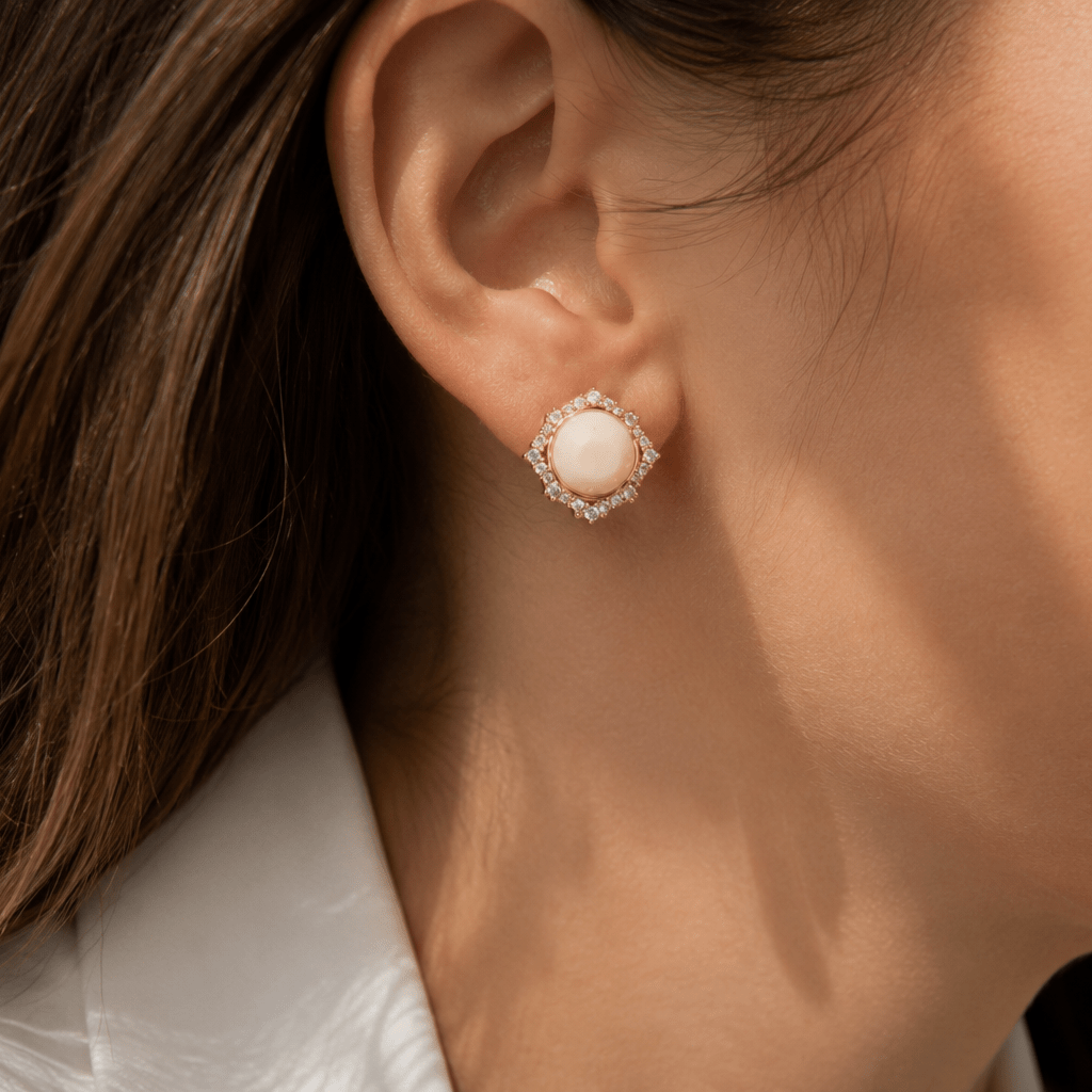 Boucles d'oreilles Clips en or jaune, corail et diamants - Castafiore