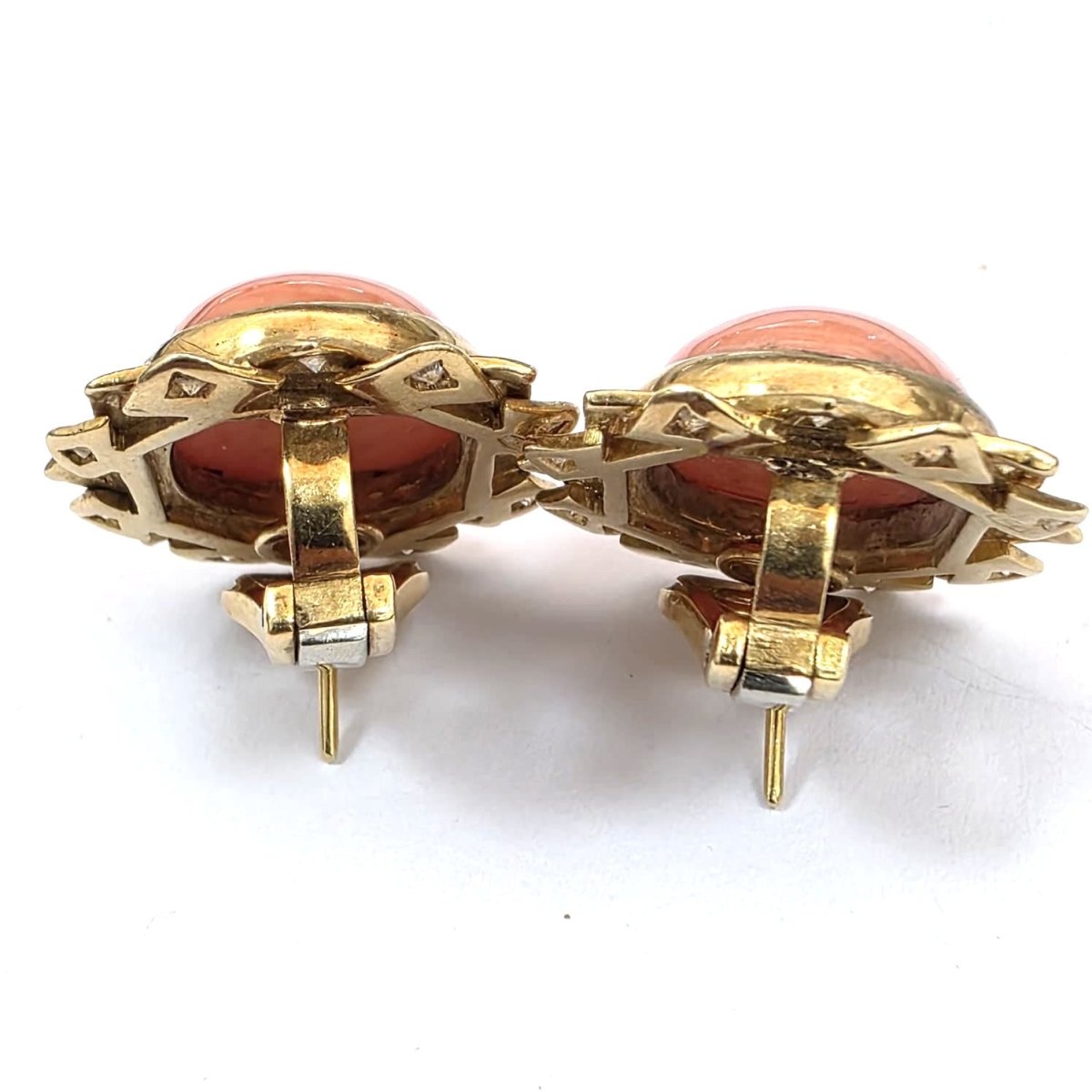 Boucles d'oreilles Clips en or jaune, corail et diamants - Castafiore