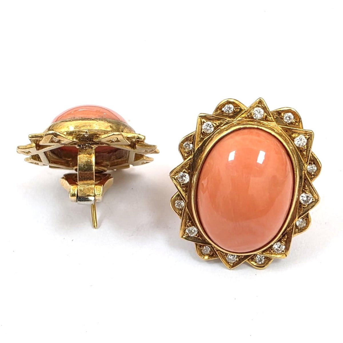 Boucles d'oreilles Clips en or jaune, corail et diamants - Castafiore