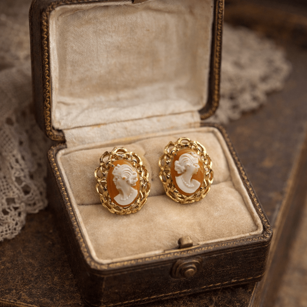 Boucles d'oreilles Clips en or jaune et camée - Castafiore