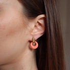 Boucles d'oreilles Clou VAN CLEEF & ARPELS en or jaune, lapis lazuli, corail et onyx - Castafiore