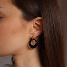 Boucles d'oreilles Clou VAN CLEEF & ARPELS en or jaune, lapis lazuli, corail et onyx - Castafiore