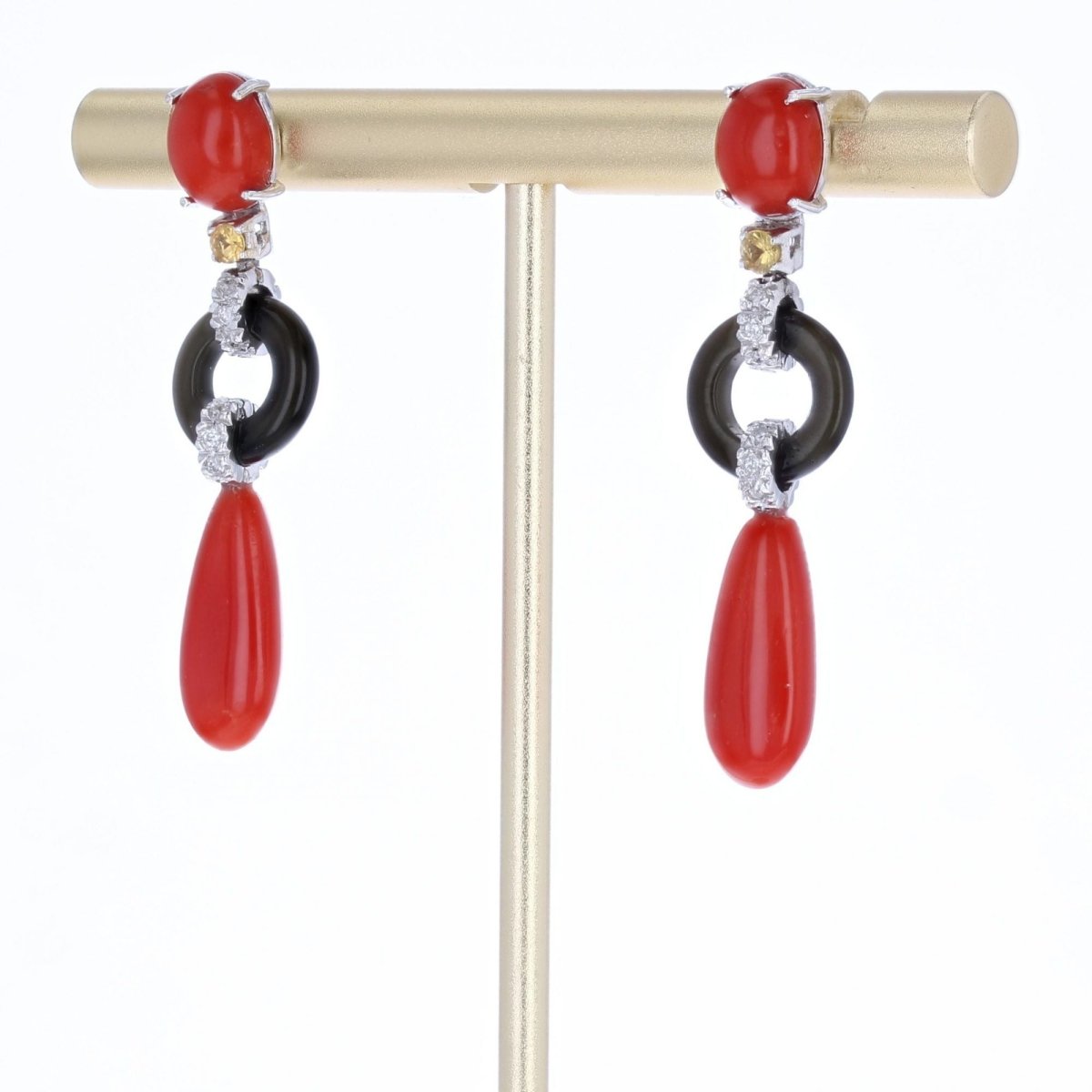 Boucles d'oreilles Clous en or blanc, corail, onyx et diamants - Castafiore