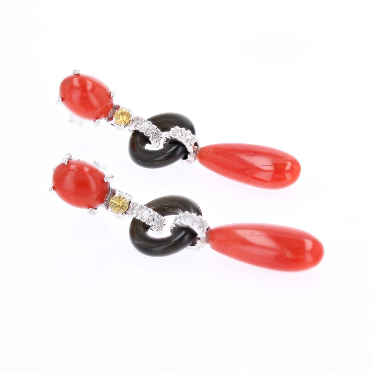 Boucles d'oreilles Clous en or blanc, corail, onyx et diamants - Castafiore