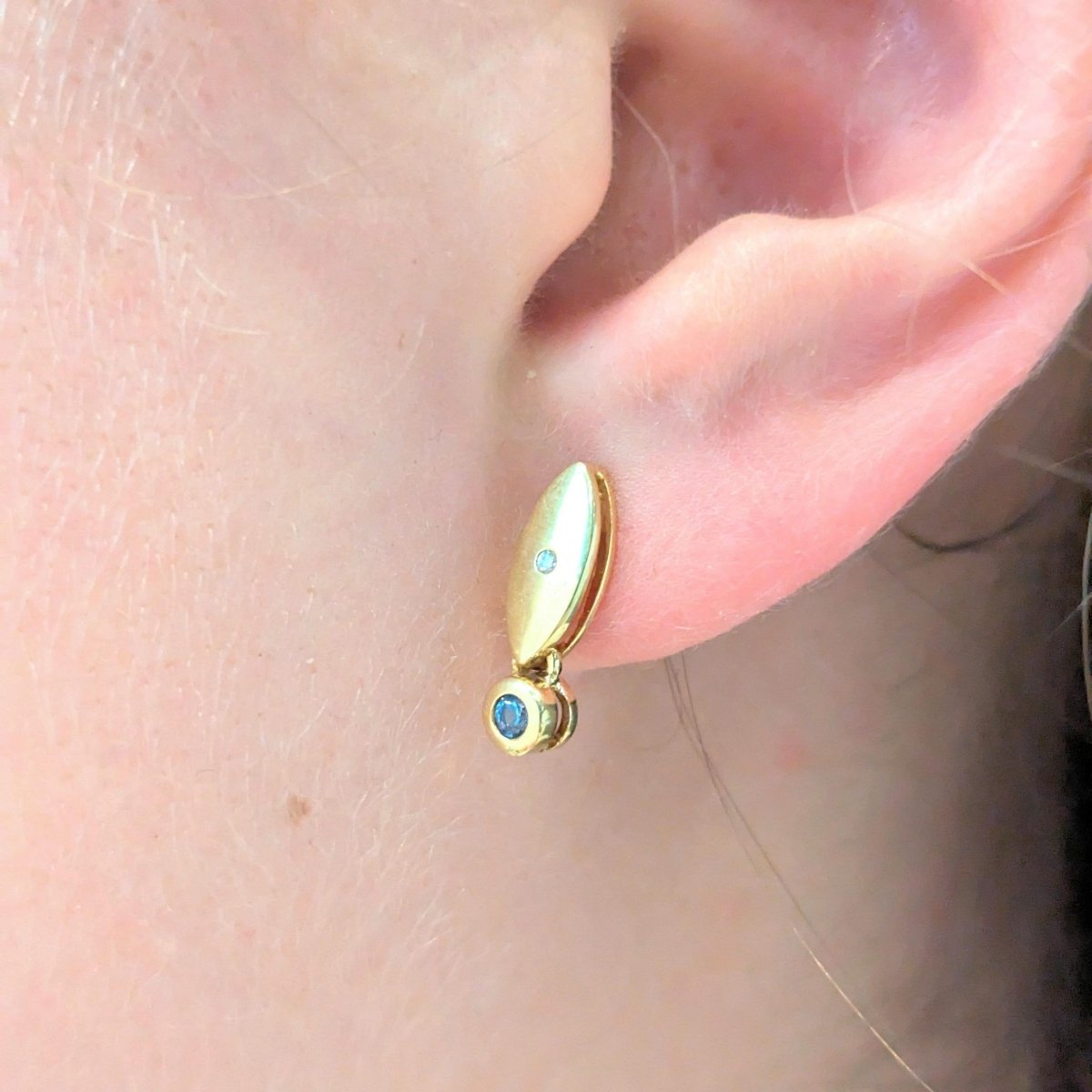 Boucles d'oreilles Clous en or jaune et diamants - Castafiore