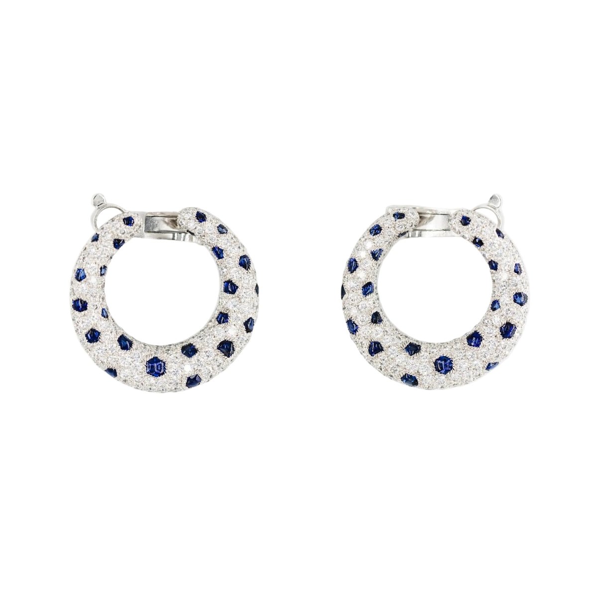 Boucles d'oreilles Créoles CARTIER "Panthère" en platine, saphirs et diamants - Castafiore