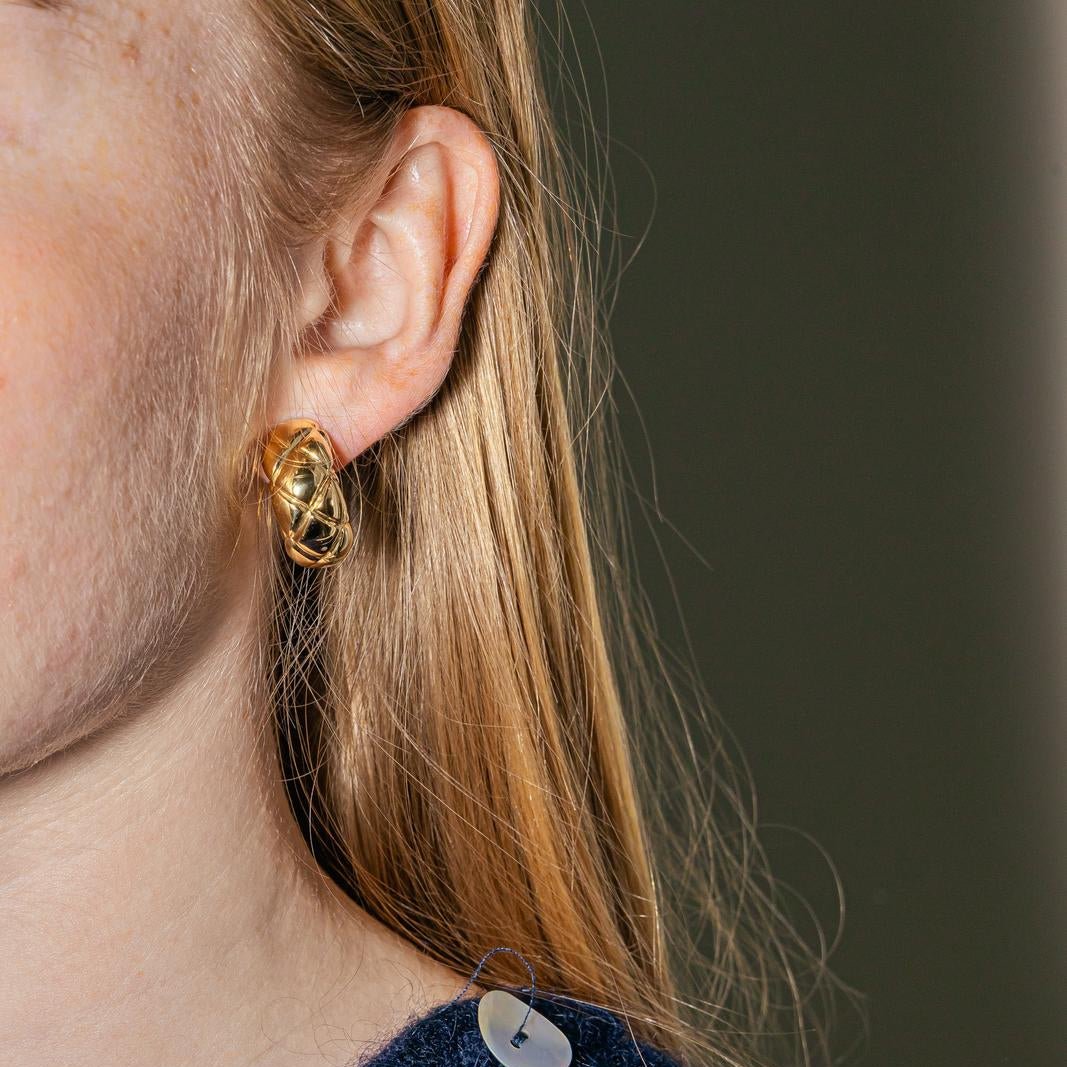 Boucles d'oreilles Créoles CHAUMET en or jaune - Castafiore