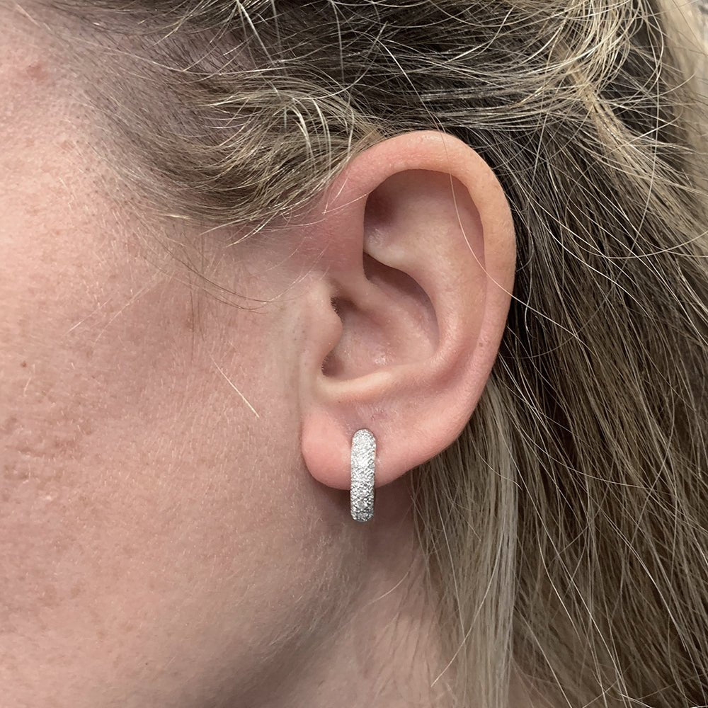 Boucles d'oreilles créoles en or blanc, diamants. - Castafiore
