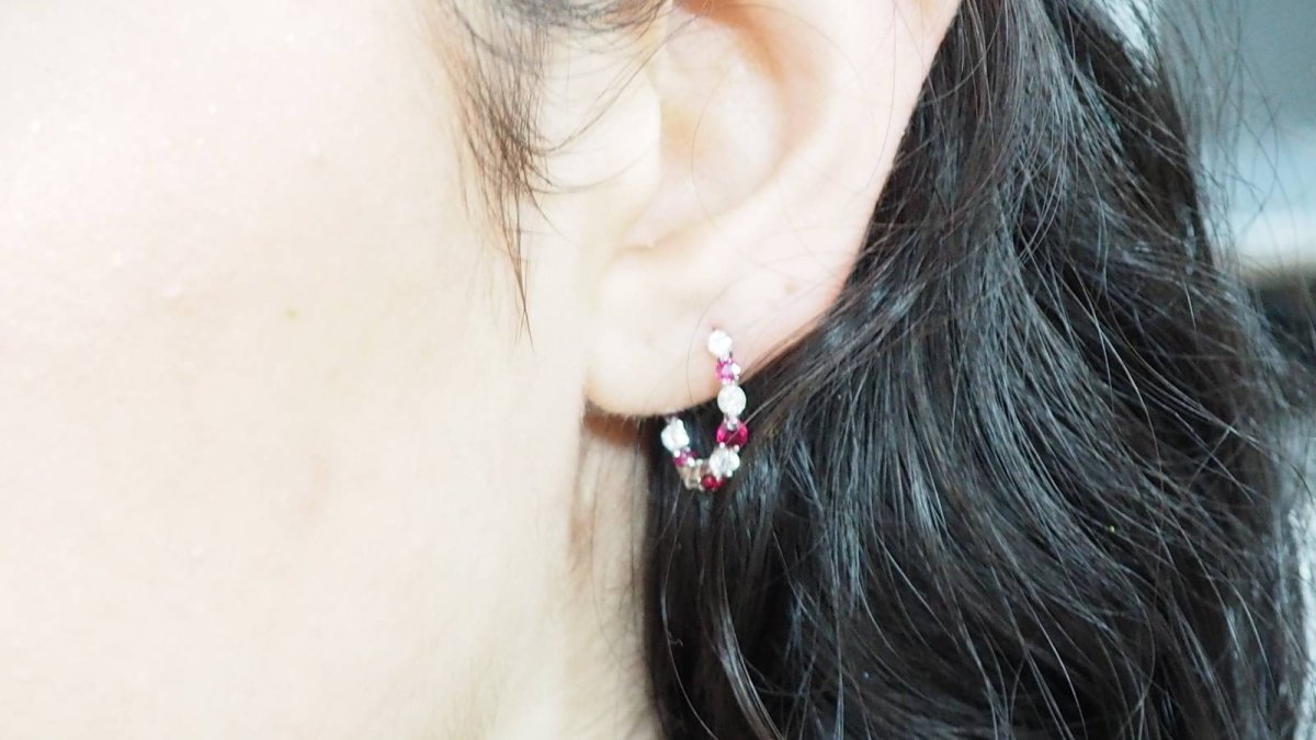 Boucles d'oreilles créoles en or blanc, rubis et diamants - Castafiore