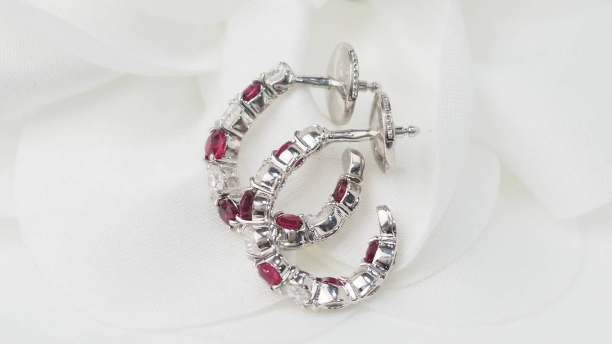 Boucles d'oreilles créoles en or blanc, rubis et diamants - Castafiore