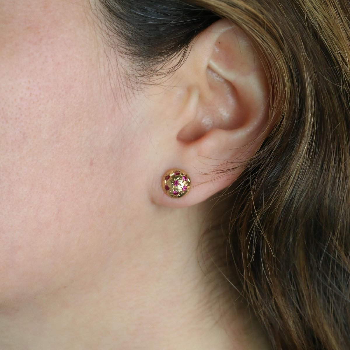 Boucles d'oreilles demi - boules or jaune rubis serti étoile - Castafiore