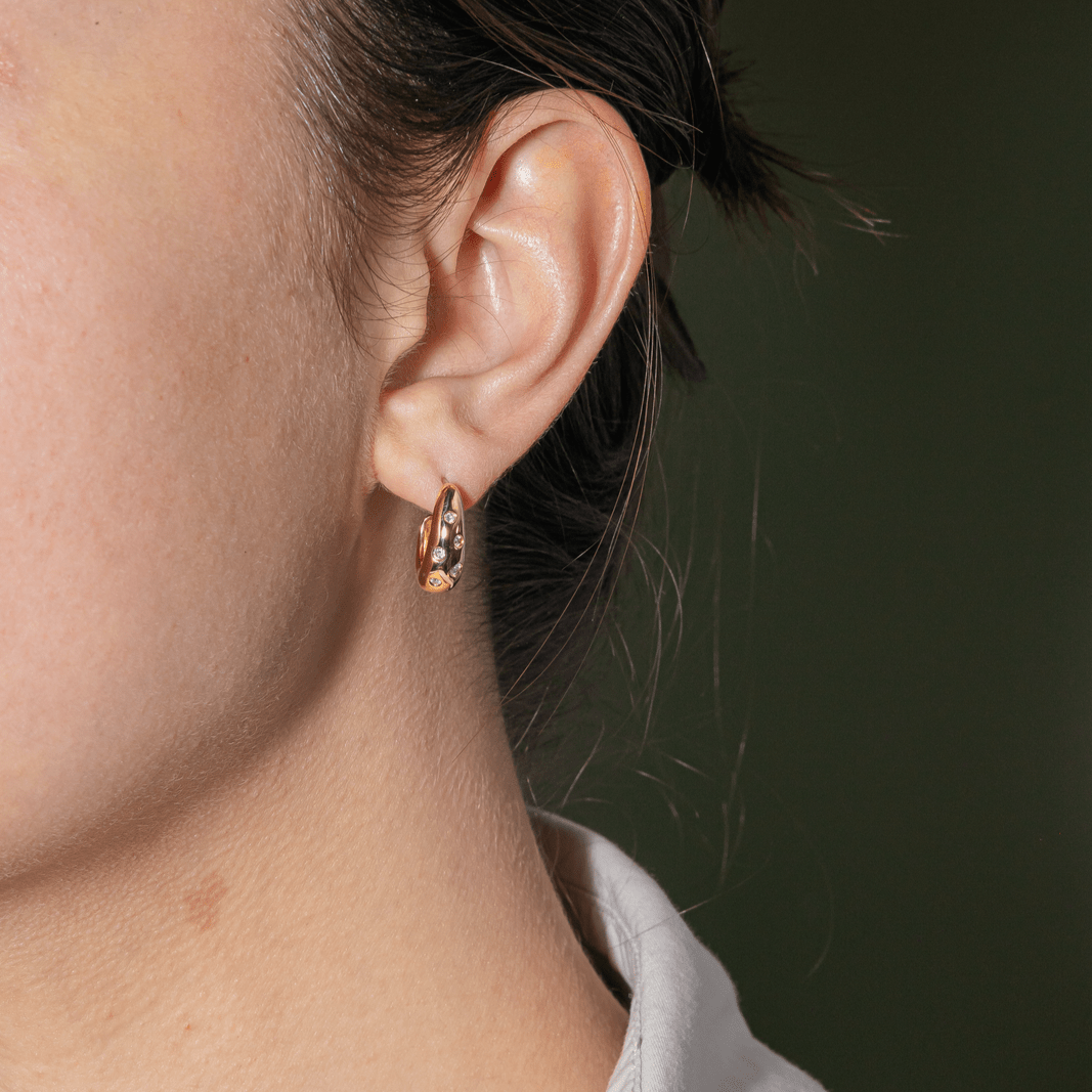 Boucles d'oreilles Demi - créoles en or jaune et diamants - Castafiore