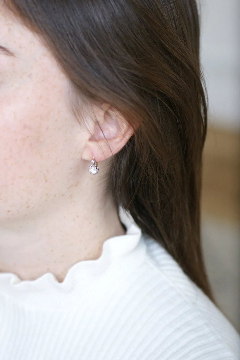 Boucles d'oreilles dormeuses anciennes diamants 1,10 Ct - Castafiore