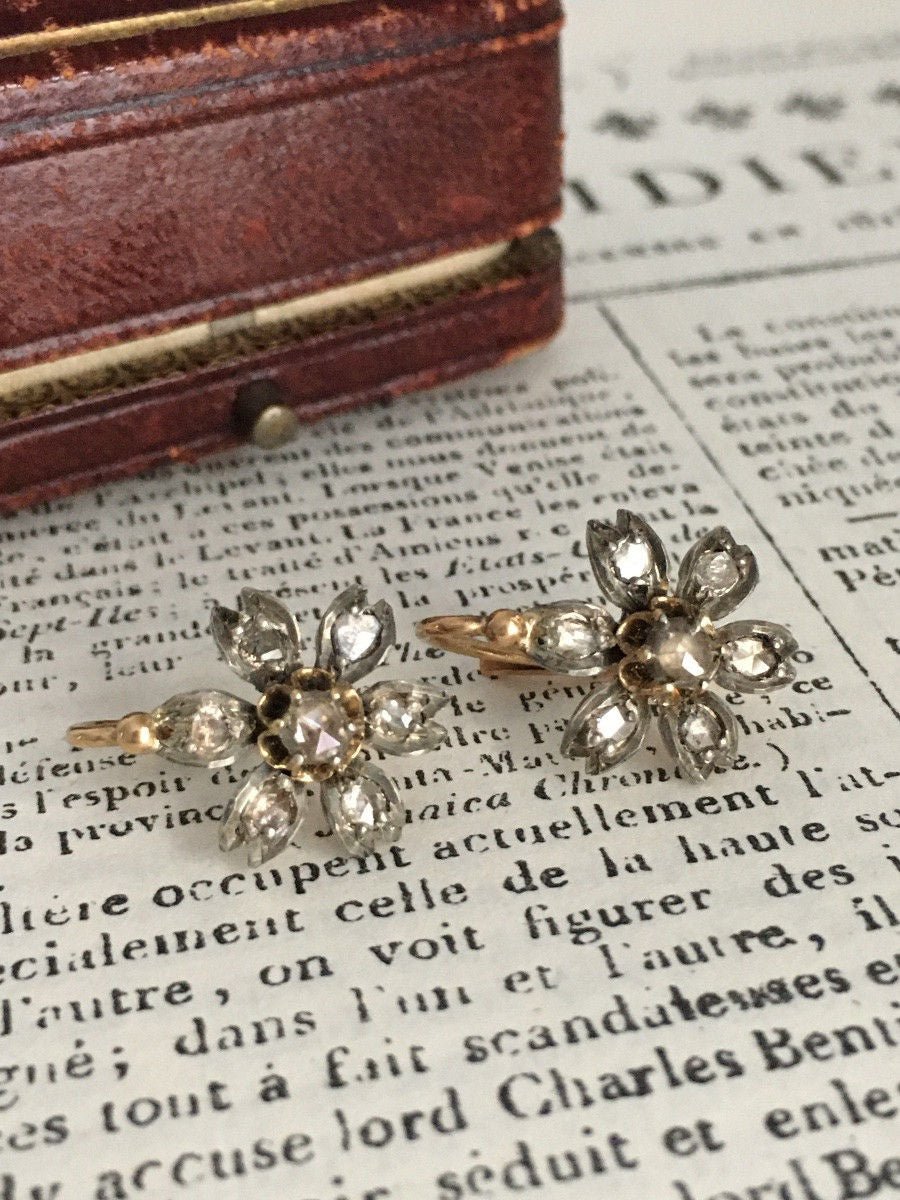 Boucles d'oreilles dormeuses anciennes en or 18K et argent - Castafiore
