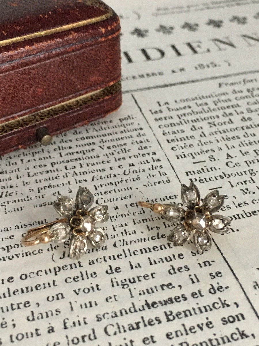 Boucles d'oreilles dormeuses anciennes en or 18K et argent - Castafiore