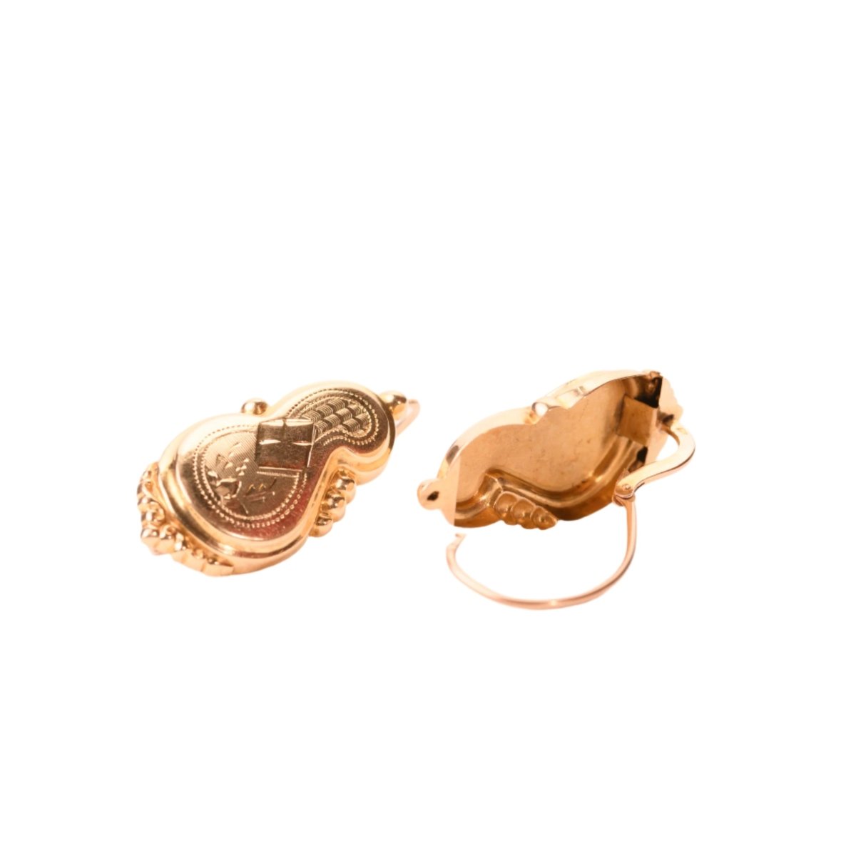 Boucles d'oreilles dormeuses anciennes en or jaune ciselé - Castafiore