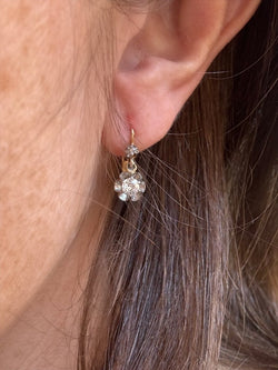Boucles d'oreilles dormeuses anciennes en or jaune et gris et diamants - Castafiore