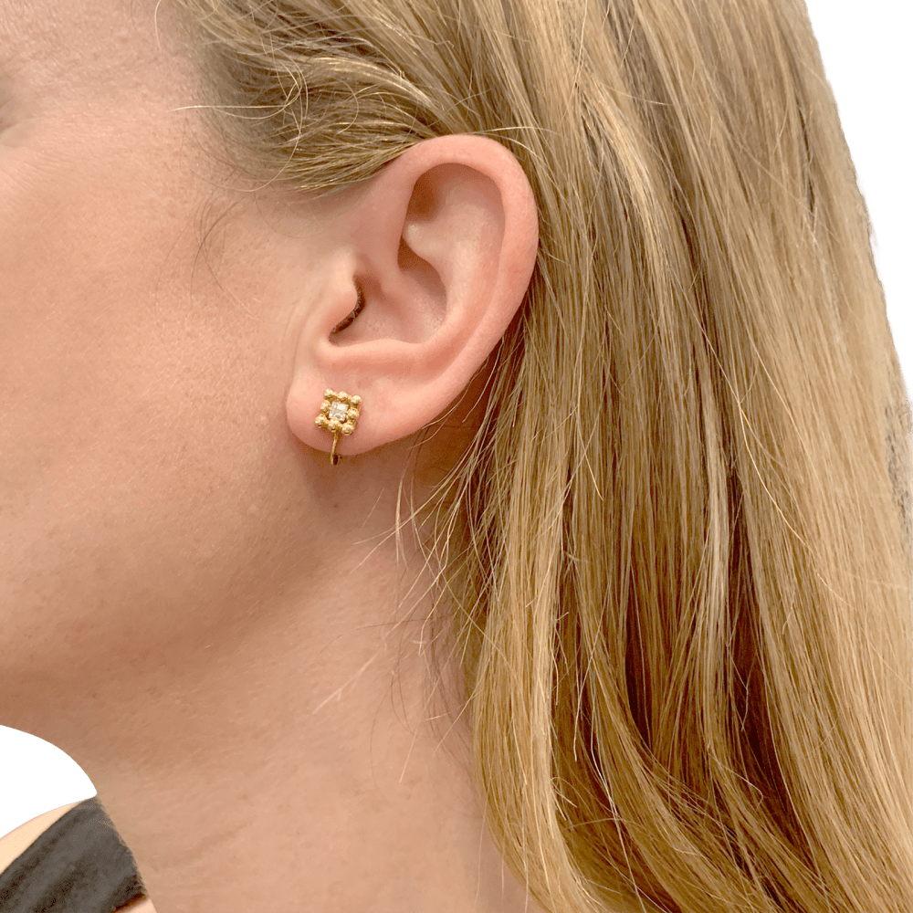 Boucles d'oreilles Dormeuses CHAUMET "Quadrangulaires" en or jaune et diamants - Castafiore