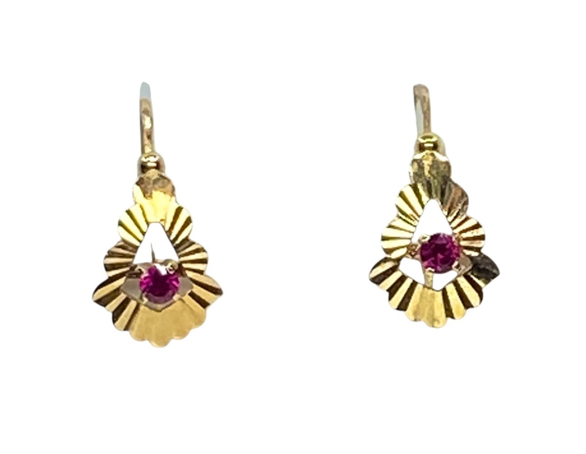 Boucles d’oreilles dormeuses en jaune 18 carats, pierre rouge - Castafiore