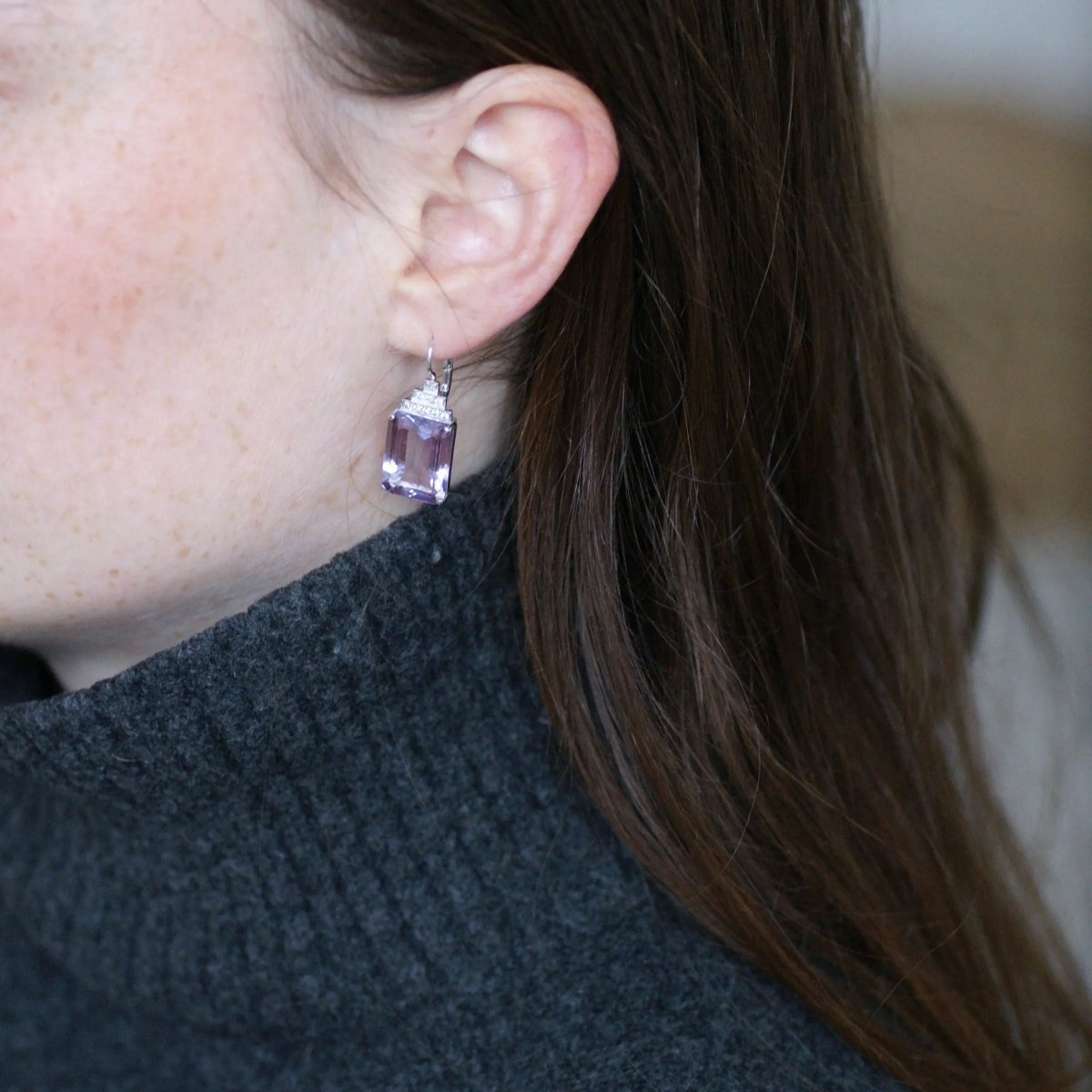 Boucles d'oreilles Dormeuses en or blanc, améthystes et diamants - Castafiore