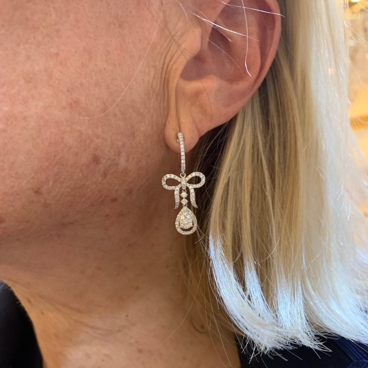 Boucles d'oreilles Dormeuses en or blanc et diamants - Castafiore
