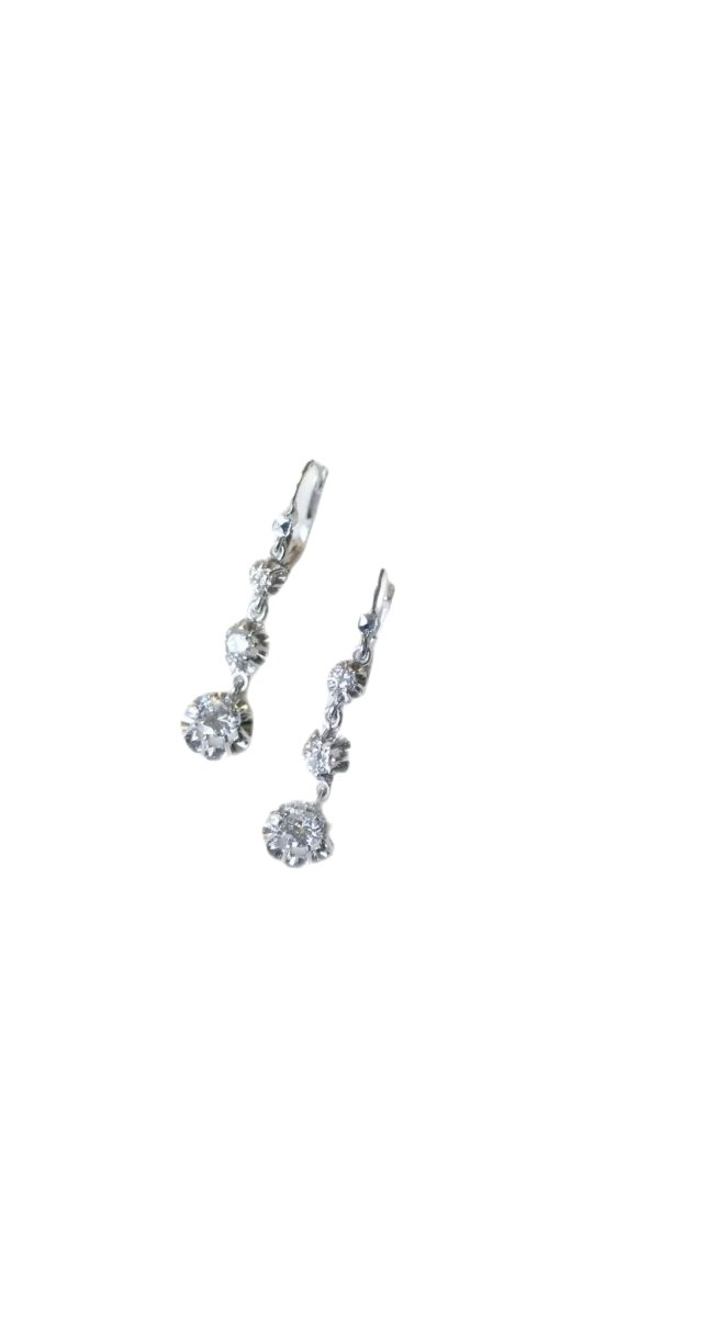 Boucles d'oreilles Dormeuses en or blanc et diamants - Castafiore