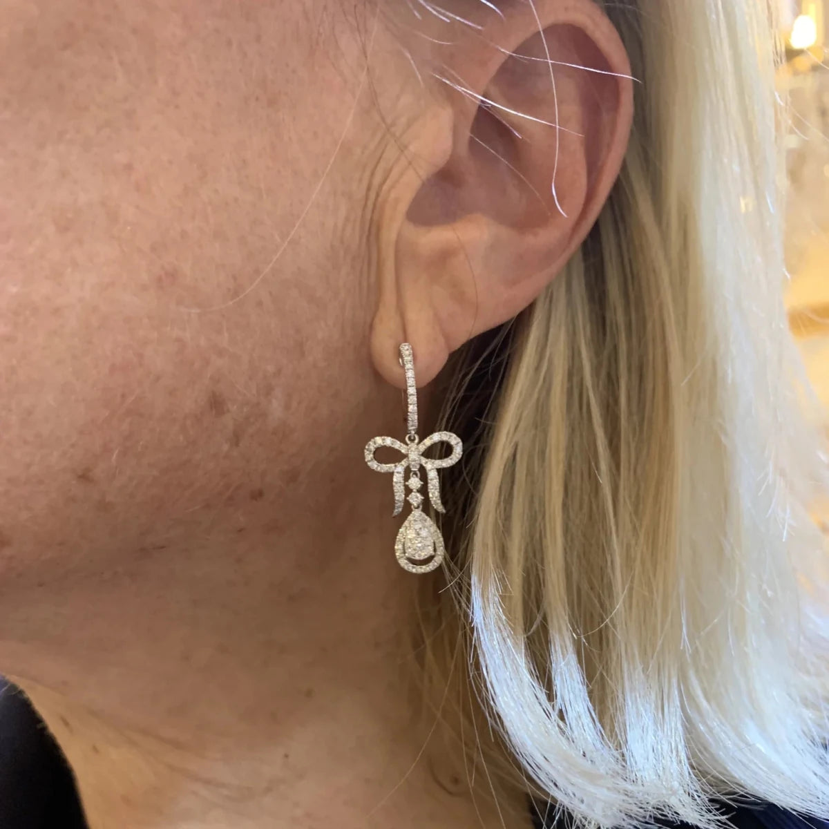 Boucles d’oreilles Dormeuses en or blanc et diamants - Castafiore