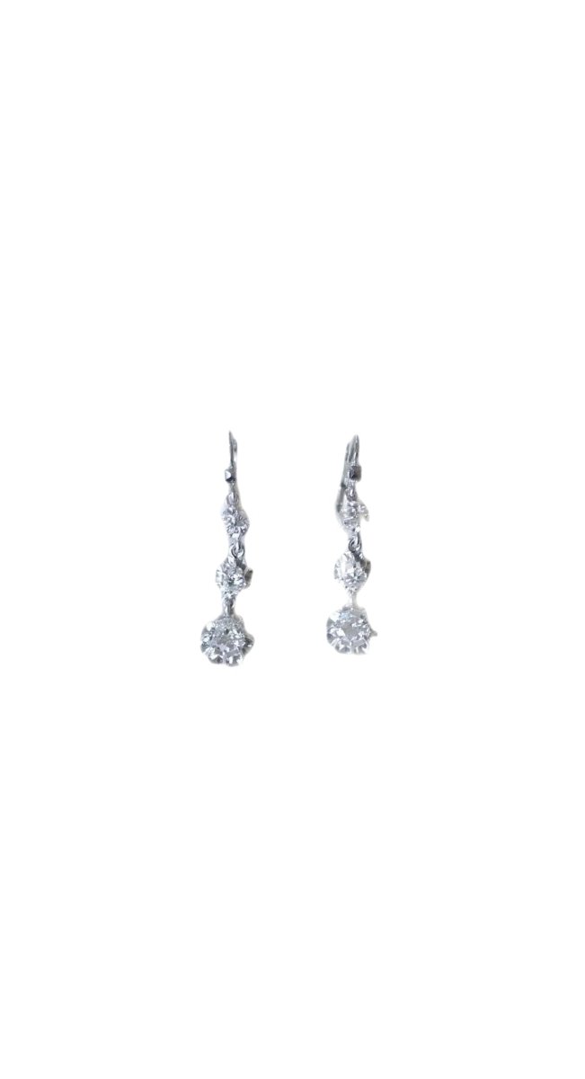 Boucles d'oreilles Dormeuses en or blanc et diamants - Castafiore