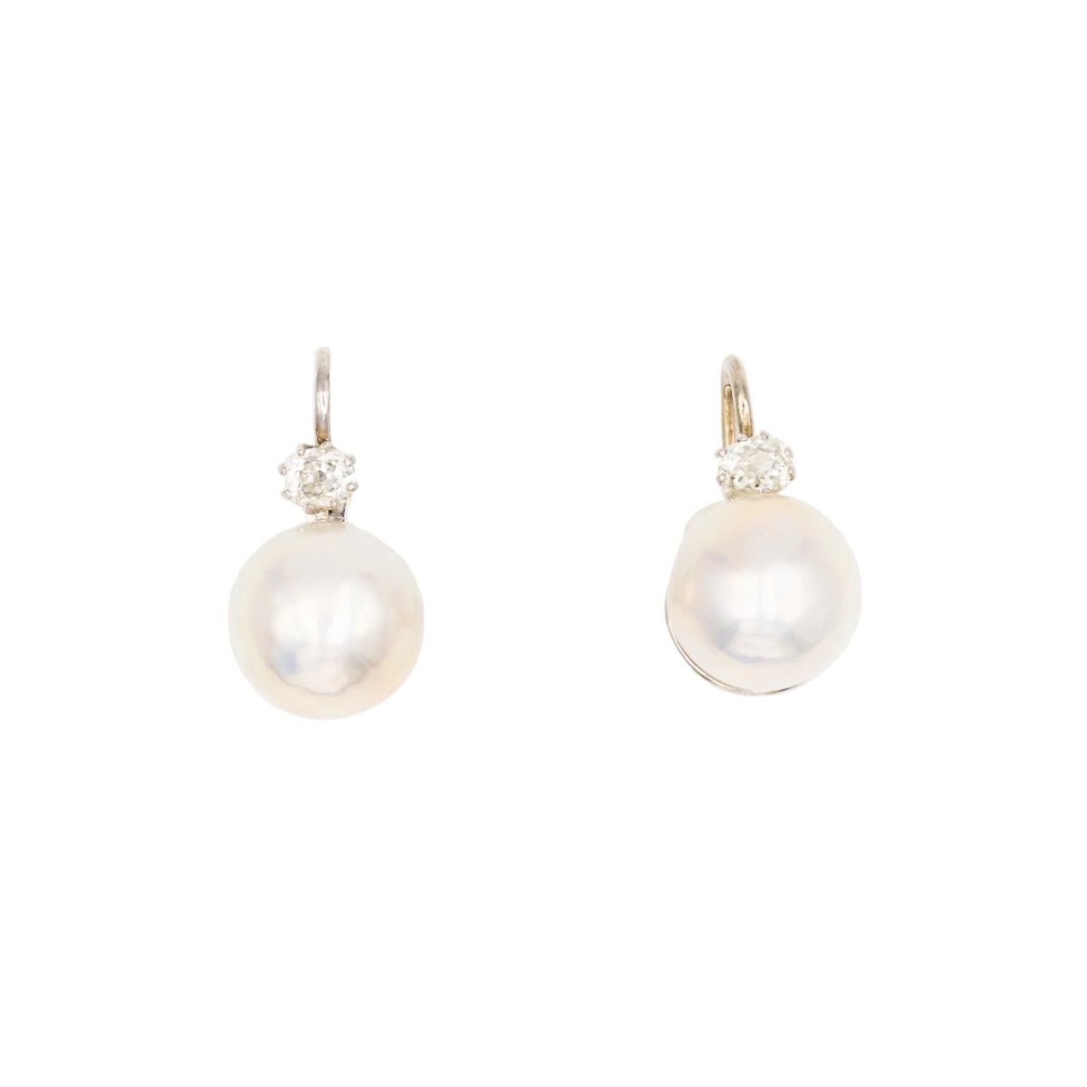 Boucles d'oreilles dormeuses en or blanc perles et diamants - Castafiore
