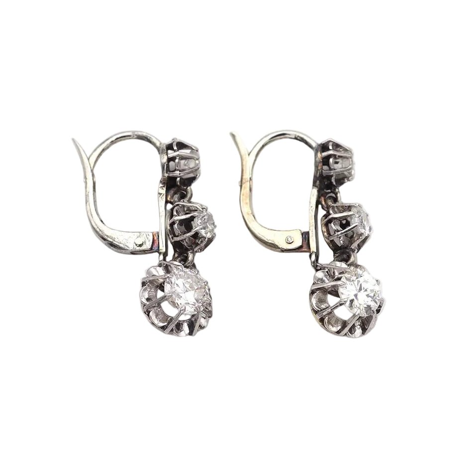Boucles d'oreilles Dormeuses en or blanc, platine et diamants - Castafiore