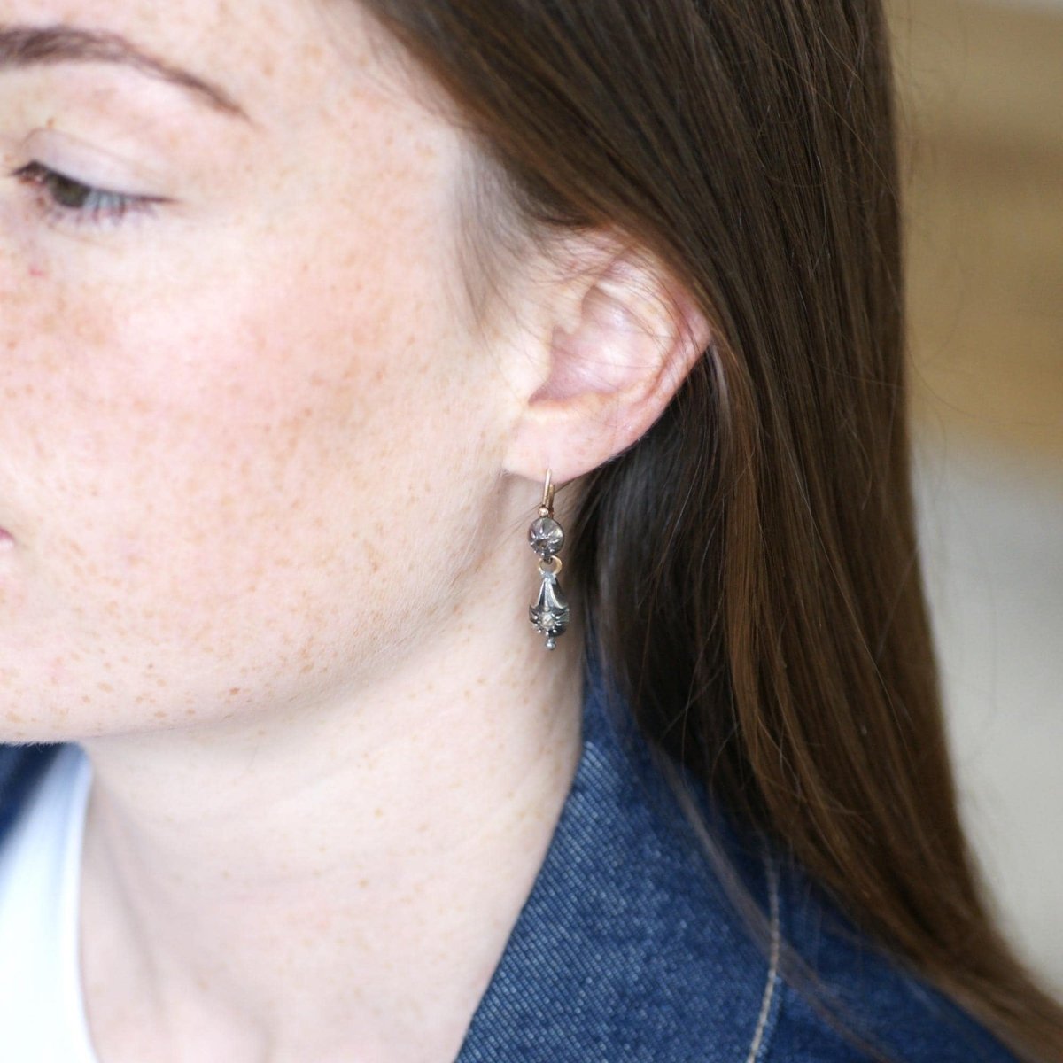 Boucles d'Oreilles Dormeuses en or jaune, argent et diamants - Castafiore