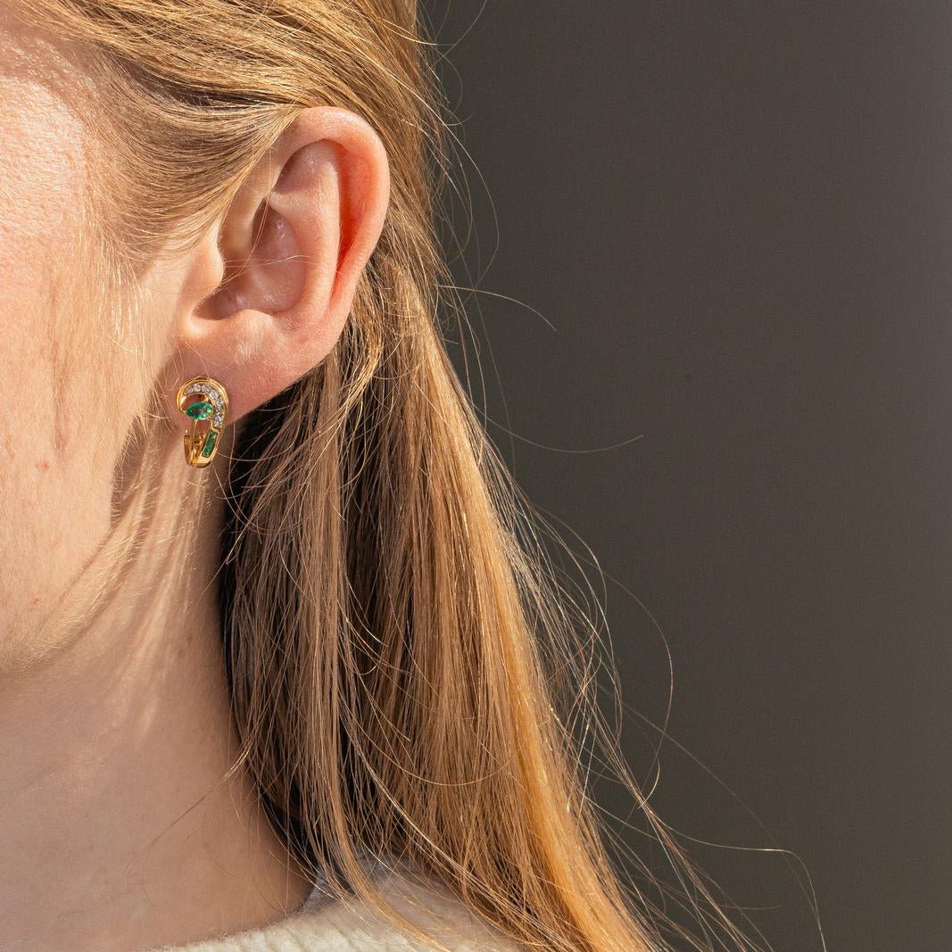 Boucles d'oreilles Dormeuses en or jaune, émeraudes et diamants - Castafiore