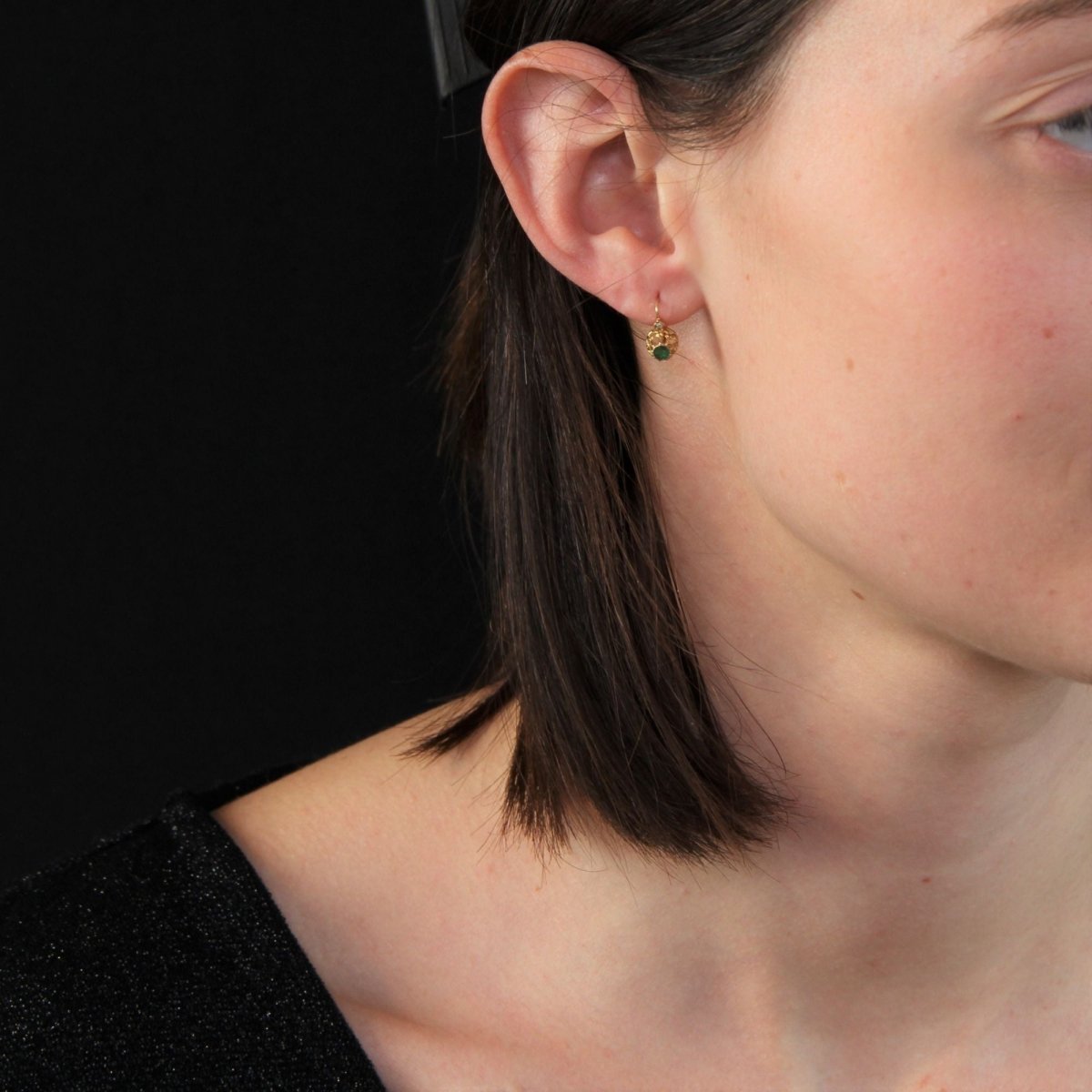 Boucles d'oreilles Dormeuses en or jaune, émeraudes et perles - Castafiore