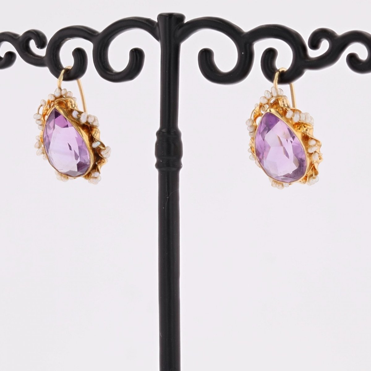 Boucles d'oreilles dormeuses en or jaune et améthyste - Castafiore