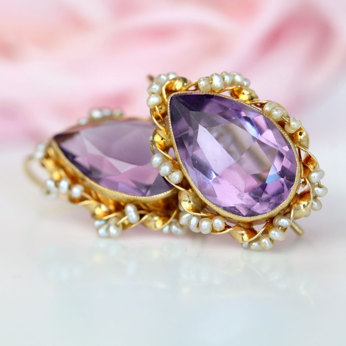 Boucles d'oreilles dormeuses en or jaune et améthyste - Castafiore